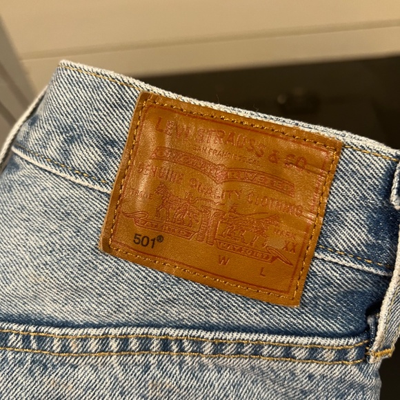 Levi shorts 501s - Picture 3 of 5